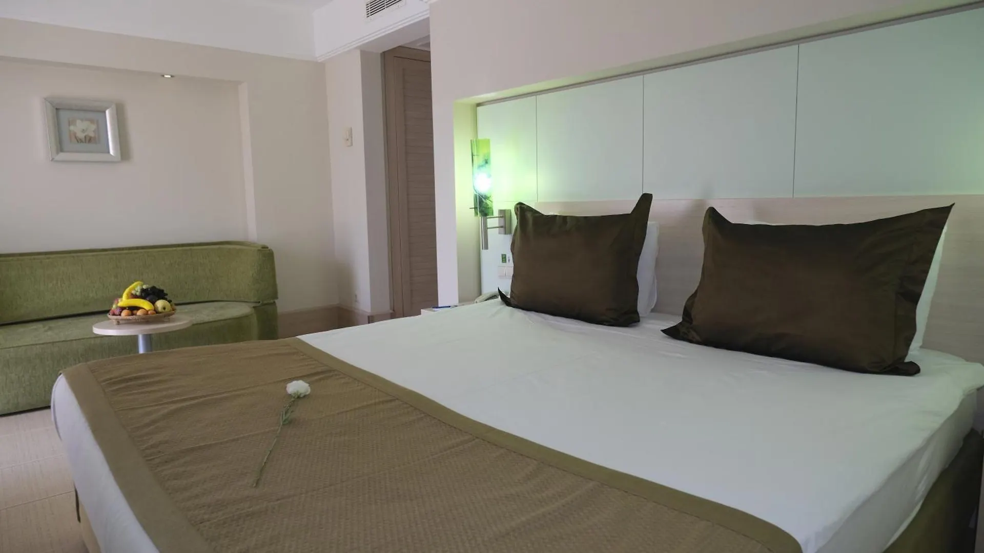 Ambassador Hotel & Spa Αττάλεια 4*,